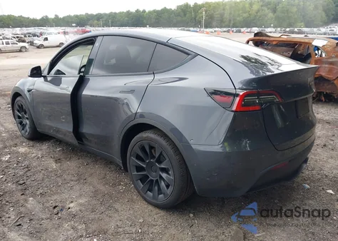 2021 Tesla Model Y Standard Range Rear-Wheel Drive z USA, uszkodzony, nr VIN 5YJYGDED6MF105750